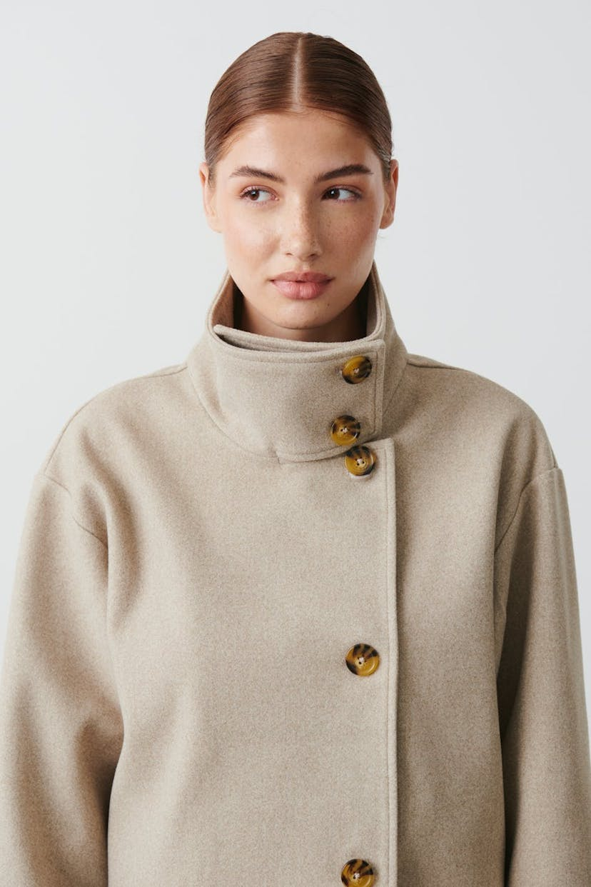 Cappotto Corto a Collo Alto