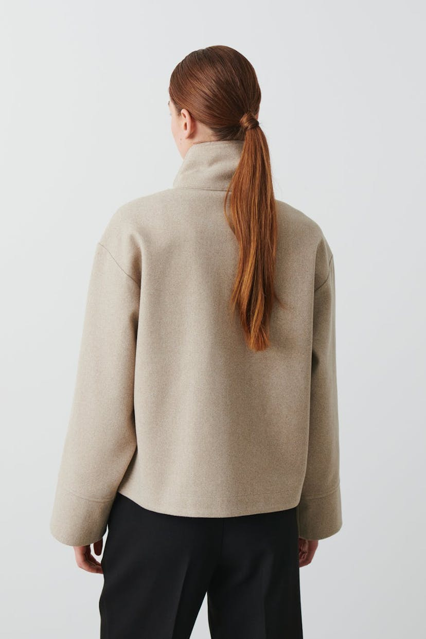 Cappotto Corto a Collo Alto