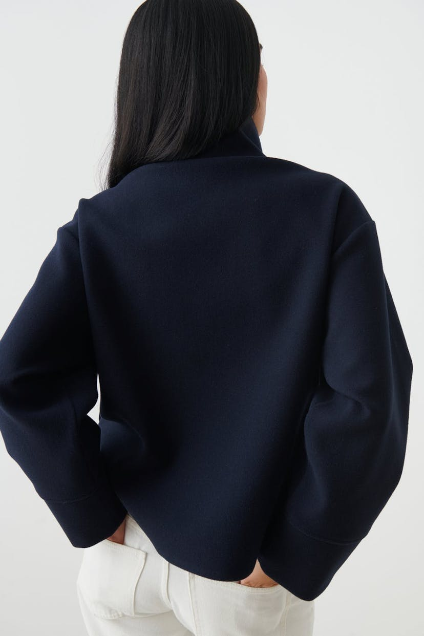 Cappotto Corto a Collo Alto